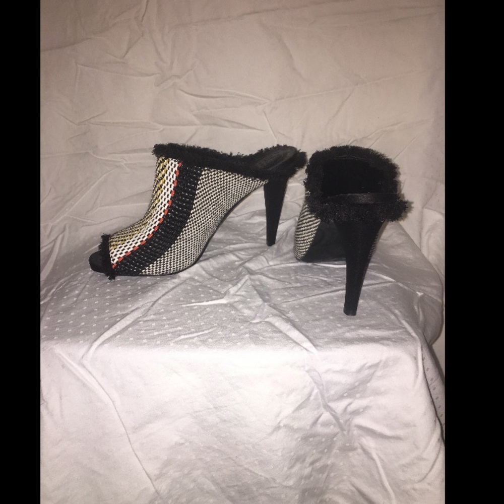 Heels - Picture 2 of 3